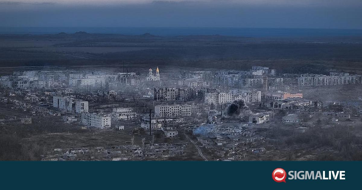 &Omicron;&upsilon;&kappa;&rho;&alpha;&nu;ί&alpha;: Έ&xi;&iota; &nu;&epsilon;&kappa;&rho;&omicron;ί &kappa;&alpha;&iota; 50 &tau;&rho;&alpha;&upsilon;&mu;&alpha;&tau;ί&epsilon;&sigmaf; &alpha;&pi;ό &rho;&omega;&sigma;&iota;&kappa;ά &pi;&lambda;ή&gamma;&mu;&alpha;&tau;&alpha;