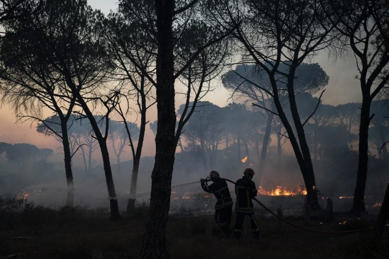 &Mu;ά&chi;&eta; &mu;&epsilon; &tau;&iota;&sigmaf; &phi;&lambda;ό&gamma;&epsilon;&sigmaf; &sigma;&tau;&eta; &nu;ό&tau;&iota;&alpha; &Gamma;&alpha;&lambda;&lambda;ί&alpha;&ndash;&Iota;&sigma;&chi;&upsilon;&rho;&omicron;ί ά&nu;&epsilon;&mu;&omicron;&iota; &delta;&upsilon;&sigma;&chi;&epsilon;&rho;&alpha;ί&nu;&omicron;&upsilon;&nu; &tau;&eta;&nu; &kappa;&alpha;&tau;ά&sigma;&beta;&epsilon;&sigma;&eta;