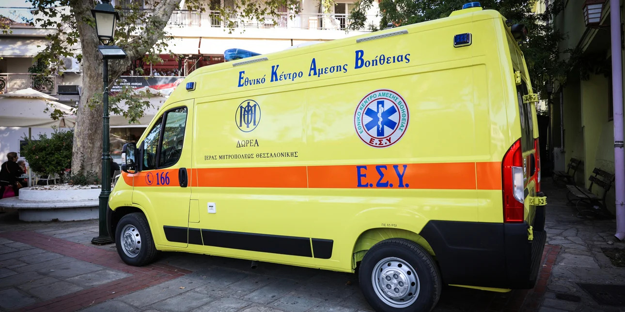 &Epsilon;&lambda;&lambda;ά&delta;&alpha;: 17&chi;&rho;&omicron;&nu;&omicron;&sigmaf; έ&pi;&epsilon;&sigma;&epsilon; &alpha;&pi;ό &mu;&pi;&alpha;&lambda;&kappa;ό&nu;&iota; &xi;&epsilon;&nu;&omicron;&delta;&omicron;&chi;&epsilon;ί&omicron;&upsilon;