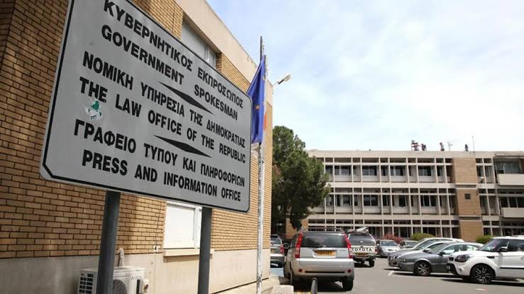 &Alpha;. &Delta;&eta;&mu;&eta;&tau;&rho;&iota;ά&delta;&eta;&sigmaf; -;&Kappa;&rho;ά&tau;&omicron;&sigmaf; &Mu;&alpha;&phi;ί&alpha;;: &Pi;&rho;έ&pi;&epsilon;&iota; &laquo;&sigma;ή&mu;&epsilon;&rho;&alpha;&raquo; &nu;&alpha; &delta;