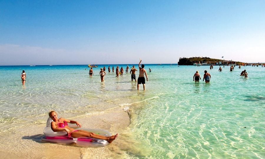 Καλοκαίρι με βροχές, 38αρια και ομίχλη- Πότε αλλάζει ο καιρός