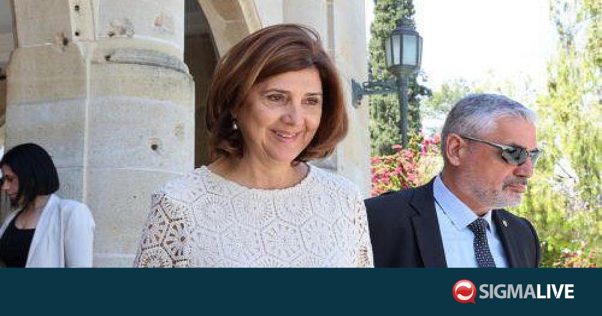 &Sigma;&tau;&omicron; &epsilon;&pi;ί&kappa;&epsilon;&nu;&tau;&rho;&omicron; &tau;&omicron; &Kappa;&upsilon;&pi;&rho;&iota;&alpha;&kappa;ό: &Epsilon;&nu;&tau;&alpha;&tau;&iota;&kappa;έ&sigmaf; &delta;&iota;&epsilon;&rho;&gamma;&alpha;&sigma;ί&epsilon;&sigmaf; &pi;&rho;&iota;&nu; &tau;&eta;&nu; ά&phi;&iota;&xi;&eta; &Omicron;&lambda;&gamma;&kappa;ί&nu;