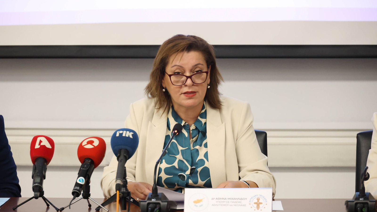 &Upsilon;&Pi;&Alpha;&Nu;: &Eta; &Kappa;&upsilon;&beta;έ&rho;&nu;&eta;&sigma;&eta; &epsilon;&pi;&epsilon;&nu;&delta;ύ&epsilon;&iota; &sigma;&epsilon; &mu;&iota;&alpha; &epsilon;&kappa;&pi;&alpha;ί&delta;&epsilon;&upsilon;&sigma;&eta; &alpha;&nu;&omicron;&iota;&kappa;&tau;ή &gamma;&iota;&alpha; ό&lambda;&omicron;&upsilon;&sigmaf;