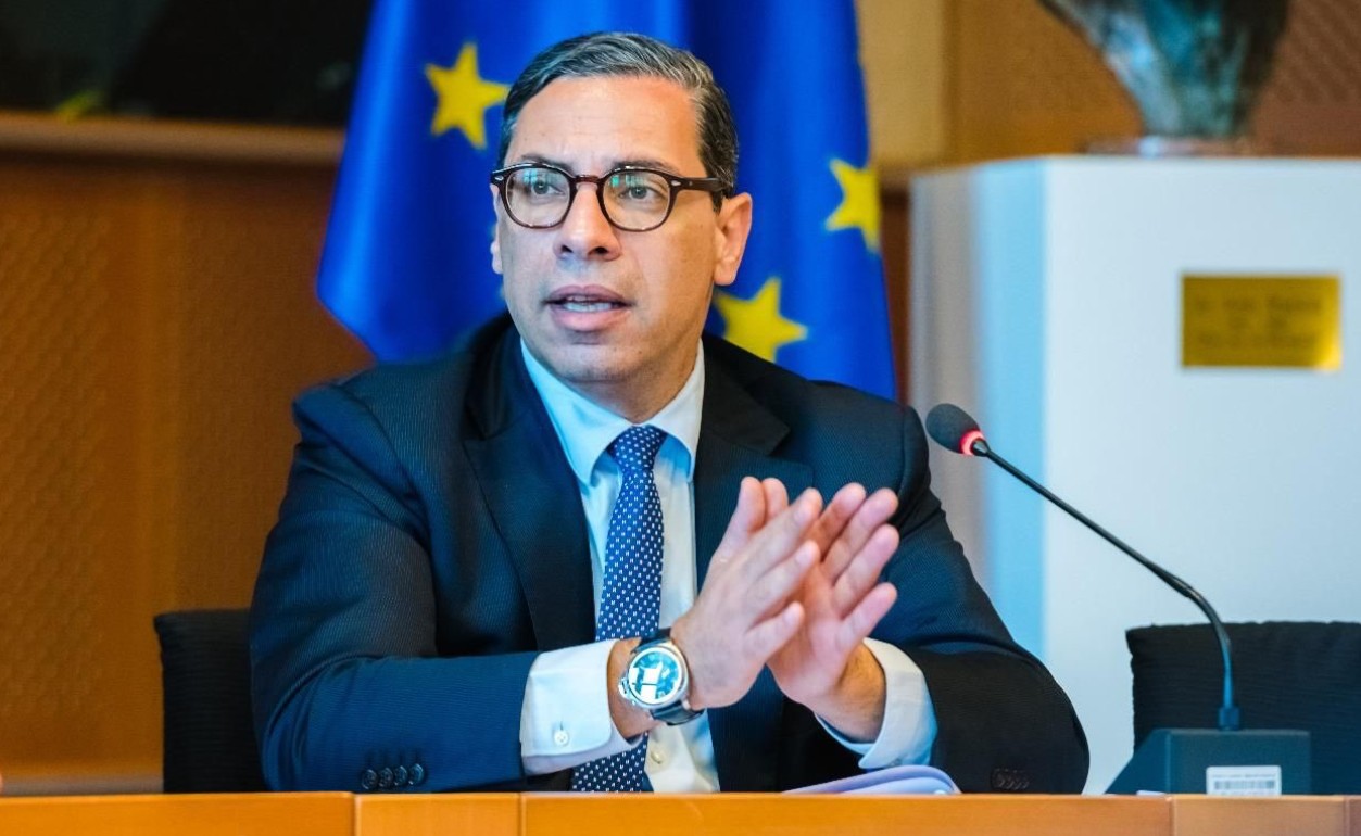&Kappa;ό&mu;&pi;&omicron;&sigmaf; &sigma;&tau;&eta;&nu; &Epsilon;&pi;. &Epsilon;&xi;&omega;&tau;&epsilon;&rho;&iota;&kappa;ώ&nu;: &Epsilon;ί&mu;&alpha;&sigma;&tau;&epsilon; &sigma;&epsilon; &epsilon;&pi;&alpha;&phi;ή &mu;&epsilon; &sigma;&upsilon;&mu;&mu;&epsilon;&tau;έ&chi;&omicron;&nu;&tau;&epsilon;&sigmaf; &sigma;&tau;&eta; &Sigma;ύ&nu;&omicron;&delta;&omicron; &Nu;&Alpha;&Tau;&Omicron;