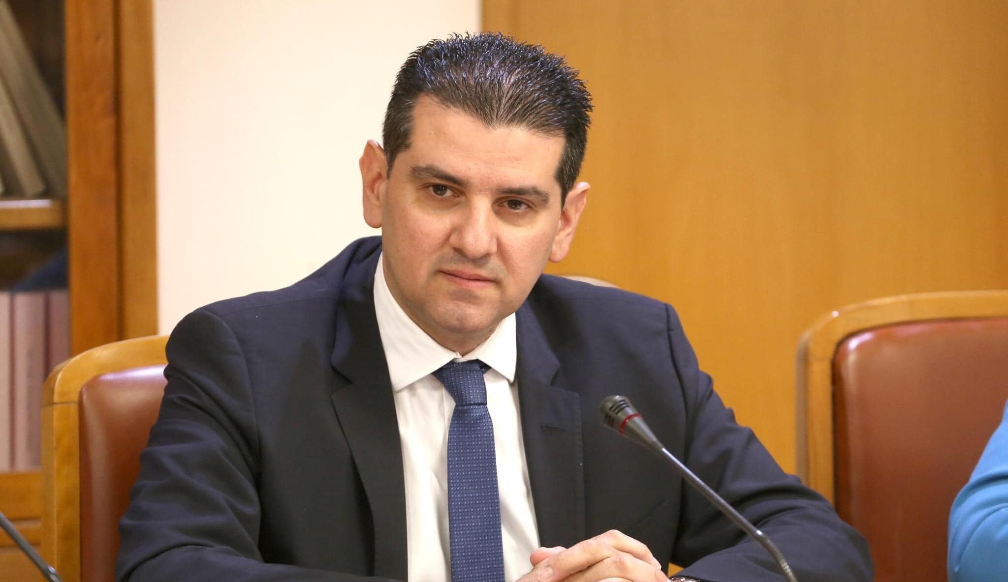 &Sigma;&tau;&eta;&nu; &Alpha;&theta;ή&nu;&alpha; &omicron; &Delta;&alpha;&mu;&iota;&alpha;&nu;ό&sigmaf; &gamma;&iota;&alpha; &tau;&omicron; Government Roundtable &tau;&omicron;&upsilon; Economist