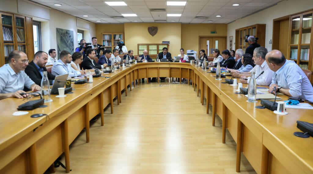 &Epsilon;&pi;&iota;&tau;&rho;&omicron;&pi;ή &Pi;&alpha;&iota;&delta;&epsilon;ί&alpha;&sigmaf;: &Upsilon;&pi;ά&rho;&chi;&epsilon;&iota; &alpha;&nu;ά&gamma;&kappa;&eta; &gamma;&iota;&alpha; &theta;&epsilon;&sigma;&mu;&omicron;&theta;έ&tau;&eta;&sigma;&eta; &Alpha;&theta;&lambda;&eta;&tau;&iota;&kappa;ώ&nu; &Sigma;&chi;&omicron;&lambda;&epsilon;ί&omega;&nu;