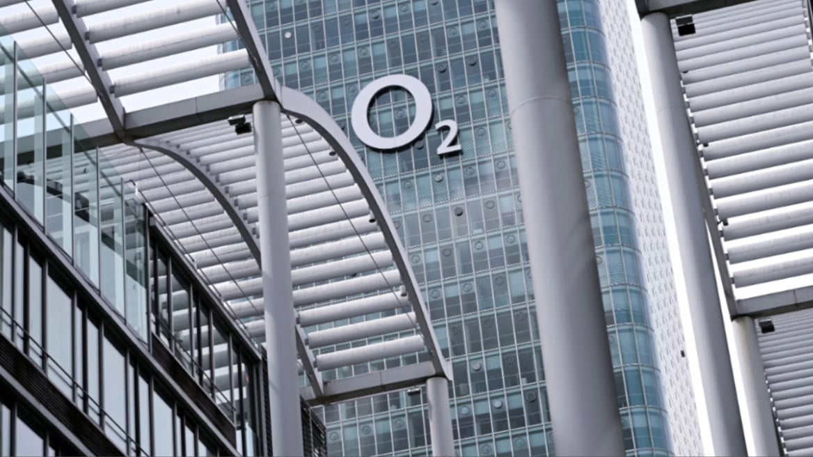 &Gamma;&epsilon;&rho;&mu;&alpha;&nu;ί&alpha;: &Eta; O2 Telef&oacute;nica &epsilon;&tau;&omicron;&iota;&mu;ά&zeta;&epsilon;&tau;&alpha;&iota; &gamma;&iota;&alpha; &pi;&epsilon;&rho;&iota;&kappa;&omicron;&pi;έ&sigmaf; 1.000 &theta;έ&sigma;&epsilon;&omega;&nu; &epsilon;&rho;&gamma;&alpha;&sigma;ί&alpha;&sigmaf;