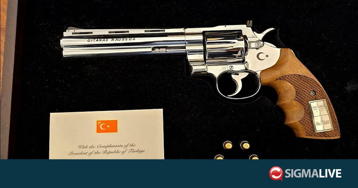 &Tau;&alpha; &pi;&epsilon;&rho;ί&sigma;&tau;&rho;&omicron;&phi;&alpha; &tau;&omicron;&upsilon; &Epsilon;&rho;&nu;&tau;&omicron;&gamma;ά&nu;...
