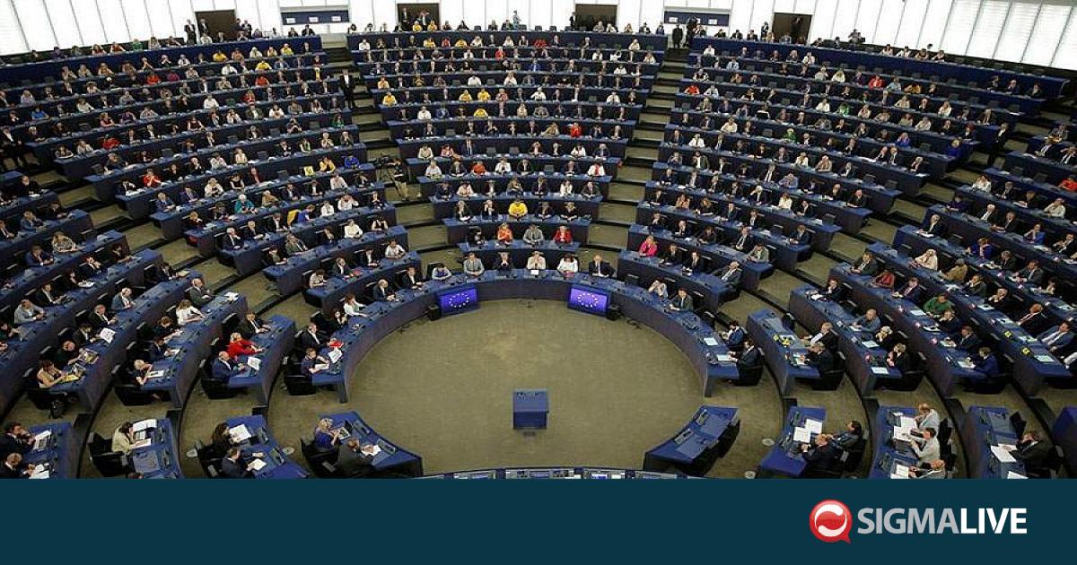 &Tau;&omicron; &psi;&epsilon;&upsilon;&delta;&omicron;&kappa;&rho;ά&tau;&omicron;&sigmaf; &alpha;&pi;&omicron;&rho;&rho;ί&pi;&tau;&epsilon;&iota; &tau;&eta;&nu; &alpha;&pi;ό&phi;&alpha;&sigma;&eta; &tau;&omicron;&upsilon; &Epsilon;&Kappa; &gamma;&iota;&alpha; &tau;&iota;&sigmaf; &gamma;&upsilon;&nu;&alpha;ί&kappa;&epsilon;&sigmaf; &theta;ύ&mu;&alpha;&tau;&alpha; &tau;&omicron;&upsilon; 1974