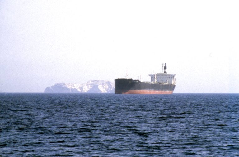 Επίθεση στα Στενά του Ορμούζ σε πλοίο με κυπριακή σημαία—εγκατάλειψη και διάσωση πληρώματος