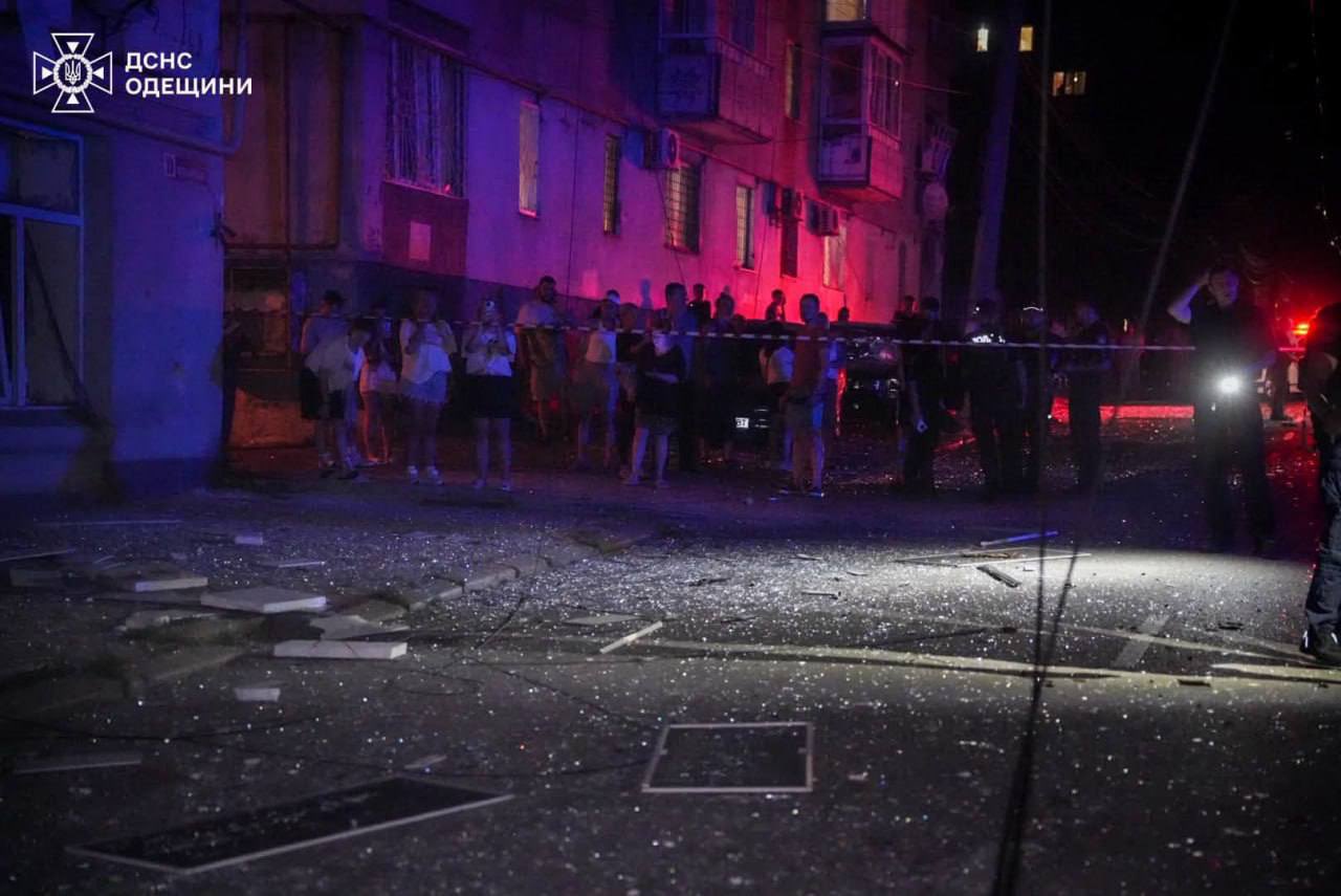 Russian strikes on Odesa kill 2, wound 8