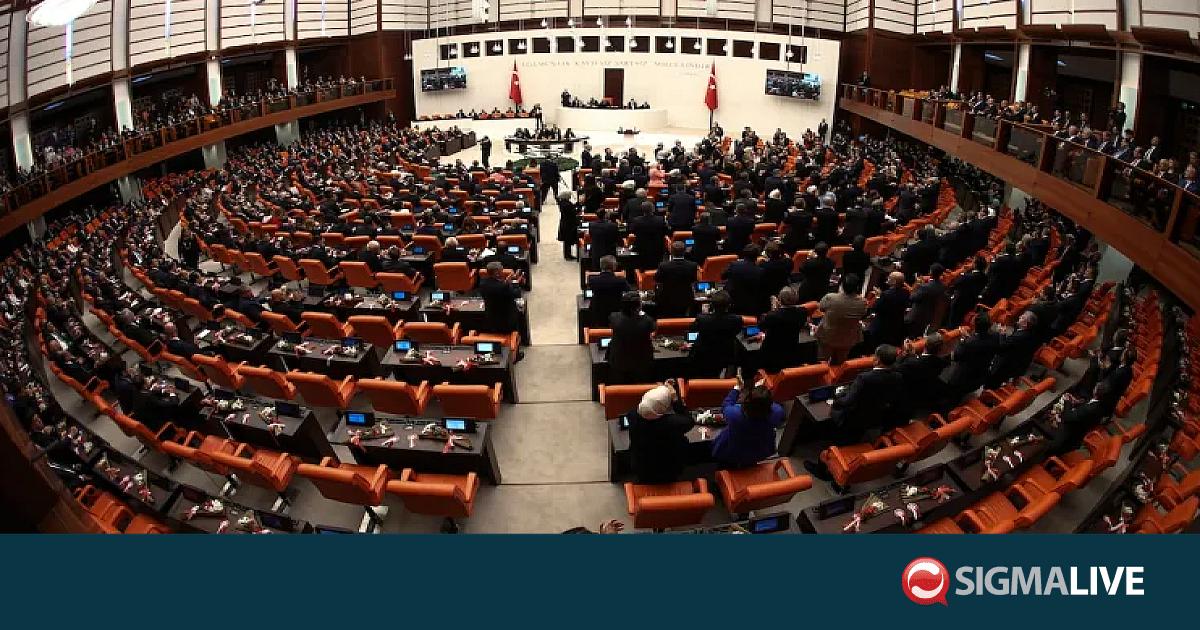 T&omicron;&upsilon;&rho;&kappa;&iota;&kappa;ή &Epsilon;&theta;&nu;&omicron;&sigma;&upsilon;&nu;έ&lambda;&epsilon;&upsilon;&sigma;&eta;: &Alpha;&pi;έ&rho;&rho;&iota;&psi;&epsilon; &pi;&rho;ό&tau;&alpha;&sigma;&eta; &gamma;&iota;&alpha; &laquo;&Tau;&omicron;&upsilon;&rho;&kappa;&iota;&kappa;ή &Delta;&eta;&mu;&omicron;&kappa;&rho;&alpha;&tau;ί&alpha; &tau;&eta;&sigmaf; &Kappa;ύ&pi;&rho;&omicron;&upsilon;&raquo;
