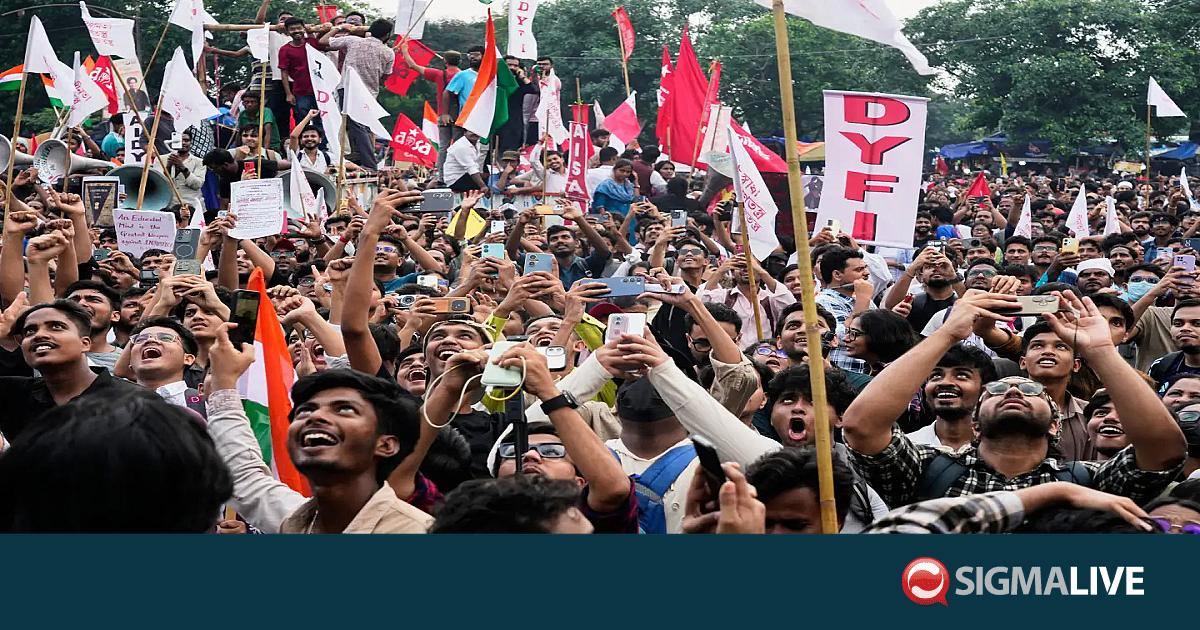&Iota;&nu;&delta;ί&alpha;: &Pi;&alpha;&rho;&alpha;&iota;&tau;ή&theta;&eta;&kappa;&epsilon; &omicron; &upsilon;&pi;&omicron;&upsilon;&rho;&gamma;ό&sigmaf; &Pi;&alpha;&iota;&delta;&epsilon;ί&alpha;&sigmaf; - &Nu;ί&kappa;&eta; &gamma;&iota;&alpha; &tau;&omicron; &laquo;&Kappa;ό&mu;&mu;&alpha; &tau;&eta;&sigmaf; &Kappa;&alpha;&tau;&sigma;&alpha;&rho;ί&delta;&alpha;&sigmaf;&raquo;