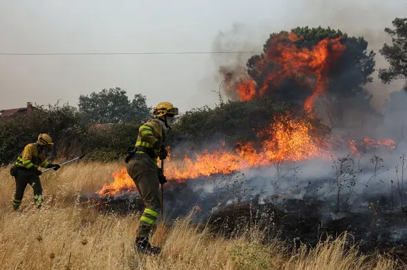 Πύρινος εφιάλτης σε Γαλλία και Ισπανία – Πάνω από 360.000 εκκενώσεις (ΒΙΝΤΕΟ)