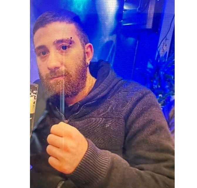 &Phi;&Omega;&Tau;&Omicron;: &Chi;ά&theta;&eta;&kappa;&alpha;&nu; &tau;&alpha; ί&chi;&nu;&eta; &tau;&omicron;&upsilon; 24&chi;&rho;&omicron;&nu;&omicron;&upsilon; &Nu;&iota;&kappa;ό&lambda;&alpha; &sigma;&tau;&eta; &Lambda;&epsilon;&upsilon;&kappa;&omega;&sigma;ί&alpha;