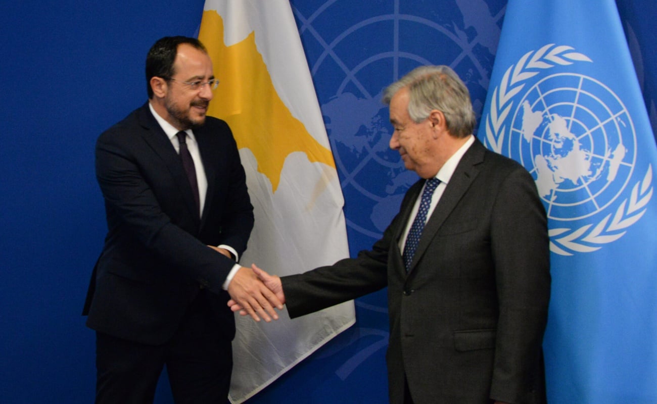 &Mu;&epsilon;&tau;ά &tau;&omicron;&nu; &Gamma;&kappa;&omicron;&upsilon;&tau;έ&rho;&epsilon;&sigmaf;, &eta; &mu;ά&chi;&eta; &tau;&eta;&sigmaf; &epsilon;&pi;&alpha;&nu;έ&nu;&alpha;&rho;&xi;&eta;&sigmaf; &tau;&omega;&nu; &sigma;&upsilon;&nu;&omicron;&mu;&iota;&lambda;&iota;ώ&nu; (&Beta;&Iota;&Nu;&Tau;&Epsilon;&Omicron;)