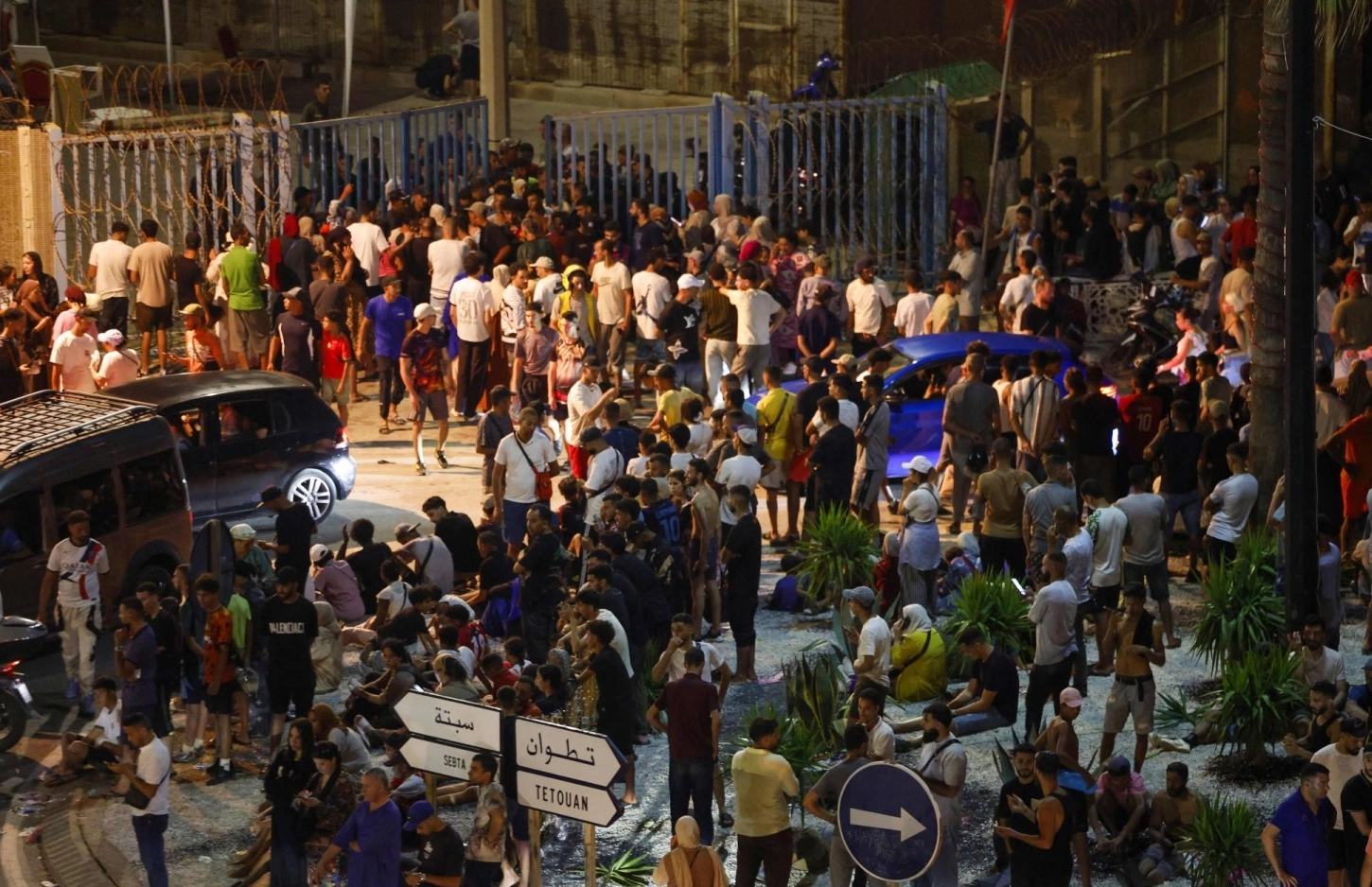 &Iota;&sigma;&pi;&alpha;&nu;ί&alpha;: &Pi;&epsilon;&rho;ί&pi;&omicron;&upsilon; 49.000 &mu;&epsilon;&tau;&alpha;&nu;ά&sigma;&tau;&epsilon;&sigmaf; &pi;έ&rho;&alpha;&sigma;&alpha;&nu; &sigma;&tau;&eta; &Theta;έ&omicron;&upsilon;&tau;&alpha; &mu;έ&sigma;&alpha; &sigma;&epsilon; 24 ώ&rho;&epsilon;&sigmaf;