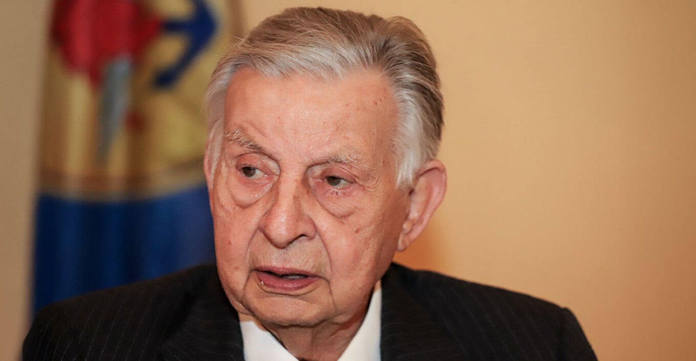 &Pi;έ&theta;&alpha;&nu;&epsilon; &omicron; &Gamma;&iota;ά&nu;&nu;&eta;&sigmaf; &Beta;&alpha;&rho;&beta;&iota;&tau;&sigma;&iota;ώ&tau;&eta;&sigmaf;, &sigma;&epsilon; &eta;&lambda;&iota;&kappa;ί&alpha; 93 &epsilon;&tau;ώ&nu;