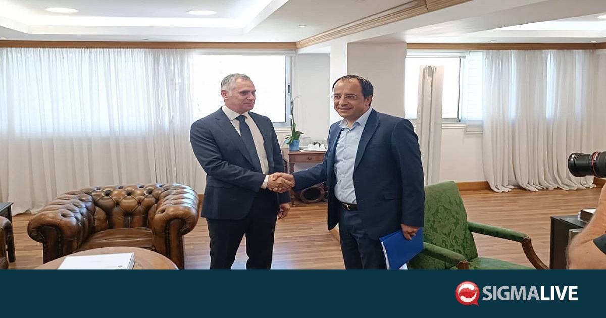 &Sigma;&upsilon;&gamma;&chi;&alpha;&rho;&eta;&tau;ή&rho;&iota;&alpha; &kappa;&alpha;&iota; &epsilon;&upsilon;&chi;έ&sigmaf; &alpha;&pi;ό &tau;&omicron;&nu; &pi;&rho;ό&epsilon;&delta;&rho;&omicron; &tau;&omicron;&upsilon; &Delta;&Eta;&Kappa;&Omicron; &sigma;&tau;&alpha; &nu;έ&alpha; &mu;έ&lambda;&eta; &tau;&eta;&sigmaf; &Kappa;&upsilon;&beta;έ&rho;&nu;&eta;&sigma;&eta;&sigmaf;