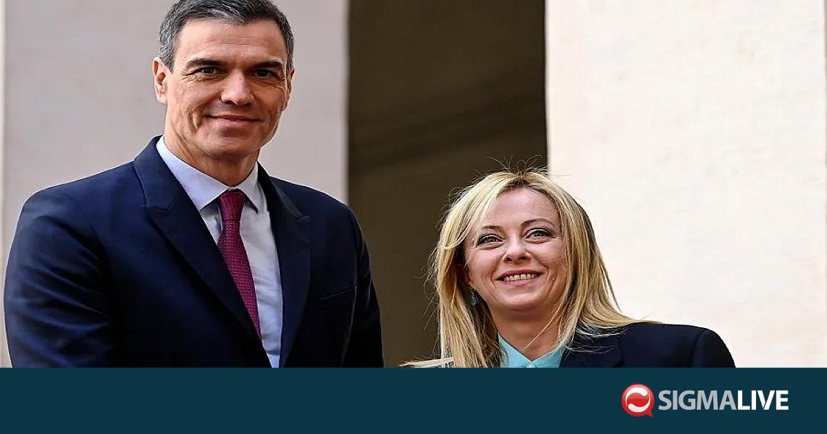 &Iota;&tau;&alpha;&lambda;ί&alpha;-&Iota;&sigma;&pi;&alpha;&nu;ί&alpha;: &Sigma;&tau;&alpha; ά&kappa;&rho;&alpha; &eta; &delta;&iota;&pi;&lambda;&omega;&mu;&alpha;&tau;&iota;&kappa;ή &kappa;ό&nu;&tau;&rho;&alpha; &gamma;&iota;&alpha; &tau;&omicron; &Sigma;έ&nu;&gamma;&kappa;&epsilon;&nu;