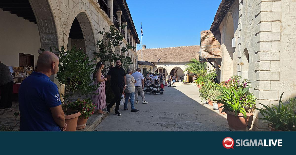 &Omicron;&iota; &mu;&omicron;&nu;έ&sigmaf; &tau;&eta;&sigmaf; &epsilon;&pi;&alpha;&rho;&chi;ί&alpha;&sigmaf; &Pi;ά&phi;&omicron;&upsilon; &pi;&alpha;&nu;&eta;&gamma;&upsilon;&rho;ί&zeta;&omicron;&upsilon;&nu; &tau;&eta;&nu; &Kappa;&omicron;ί&mu;&eta;&sigma;&eta; &tau;&eta;&sigmaf; &Theta;&epsilon;&omicron;&tau;ό&kappa;&omicron;&upsilon;