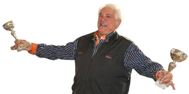 &Mu;&omicron;&upsilon;&sigma;&epsilon;ί&omicron; &kappa;&alpha;&iota; &Lambda;έ&sigma;&chi;&eta; &alpha;&pi;&omicron;&chi;&alpha;&iota;&rho;&epsilon;&tau;&omicron;ύ&nu; &tau;&omicron;&nu; &Nu;&tau;ί&mu;&eta; &ndash; &laquo;&Gamma;&iota;&alpha; &pi;ά&nu;&tau;&alpha; &sigma;&tau;&iota;&sigmaf; &kappa;&alpha;&rho;&delta;&iota;έ&sigmaf; &mu;&alpha;&sigmaf;&raquo;