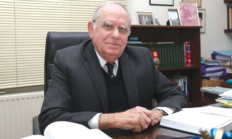 &Sigma;&tau;&omicron; &Kappa;&alpha;&kappa;&omicron;&upsilon;&rho;&gamma;&iota;&omicron;&delta;&iota;&kappa;&epsilon;ί&omicron; &omicron; &Lambda;. &Lambda;&omicron;&upsilon;&kappa;&alpha;ϊ&delta;&eta;&sigmaf;: &laquo;&Kappa;&alpha;&nu;έ&nu;&alpha; &pi;&omicron;&iota;&nu;&iota;&kappa;ό &alpha;&delta;ί&kappa;&eta;&mu;&alpha; &alpha;&pi;ό &mu;έ&rho;&omicron;&upsilon;&sigmaf; &mu;&omicron;&upsilon;&raquo;
