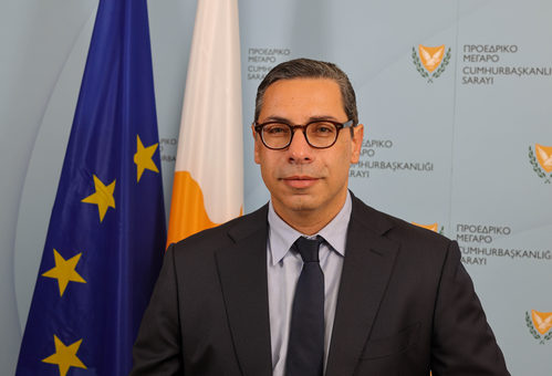 &Sigma;&tau;&eta;&nu; &Iota;&rho;&lambda;&alpha;&nu;&delta;ί&alpha; &omicron; &Kappa;ό&mu;&pi;&omicron;&sigmaf; &gamma;&iota;&alpha; &tau;&eta;&nu; ά&tau;&upsilon;&pi;&eta; &Sigma;&upsilon;&nu;ά&nu;&tau;&eta;&sigma;&eta; &tau;&omega;&nu; &Upsilon;&pi;&omicron;&upsilon;&rho;&gamma;ώ&nu; &Epsilon;&xi;&omega;&tau;&epsilon;&rho;&iota;&kappa;ώ&nu; &tau;&eta;&sigmaf; &Epsilon;&Epsilon;