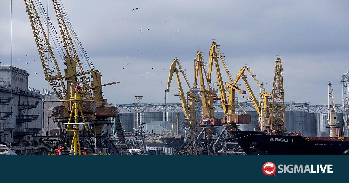 Ρωσία: Έπληξε ένα εμπορικό πλοίο στο ουκρανικό λιμάνι Τσερνομόρσκ