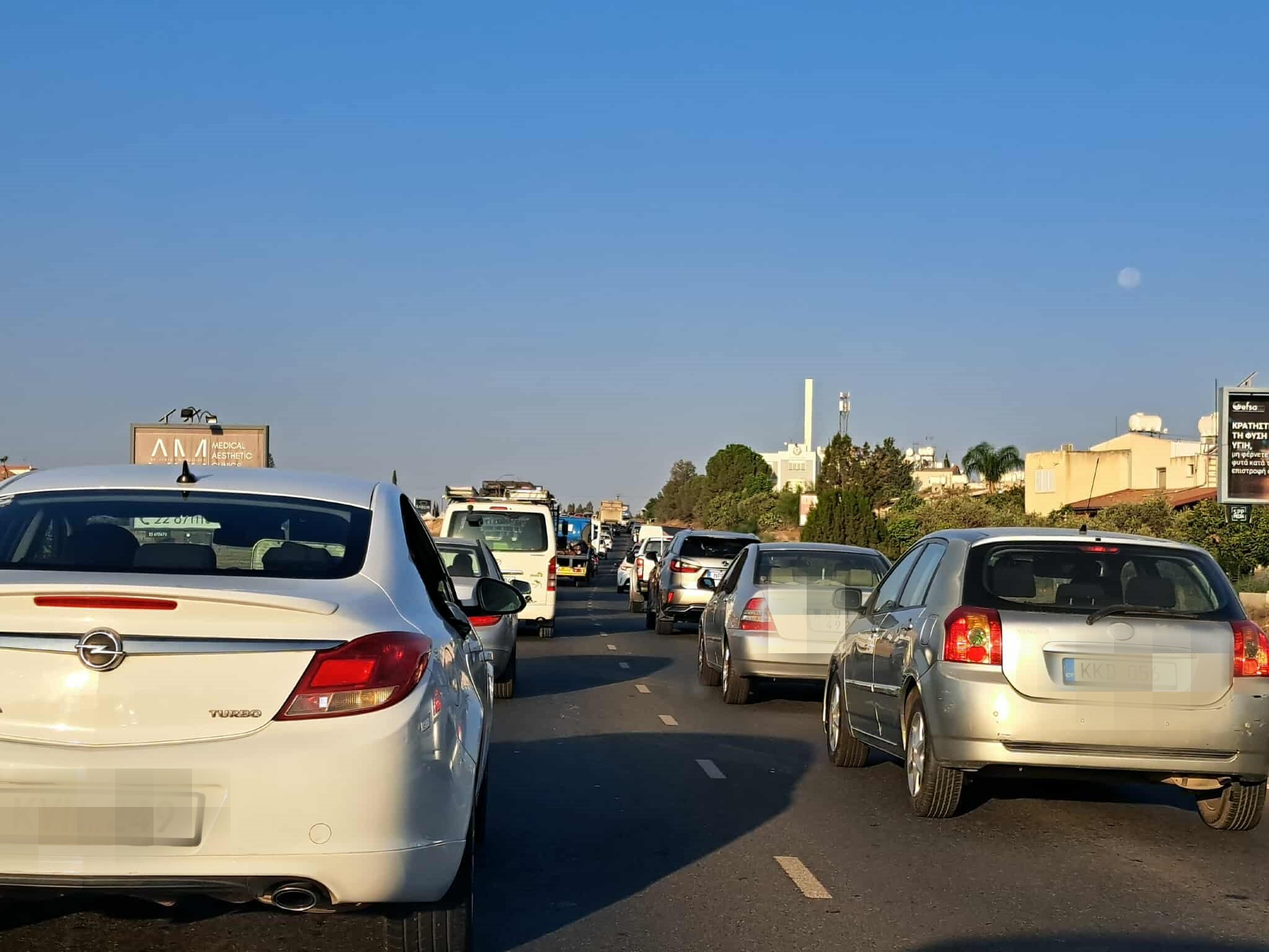 Κυκλοφοριακό «έμφραγμα»: Σημειωτόν τα οχήματα σε δρόμους της Λευκωσίας (pics) Κυκλοφοριακό «έμφραγμα»: Σημειωτόν τα οχήματα σε δρόμους της Λευκωσίας (pics)