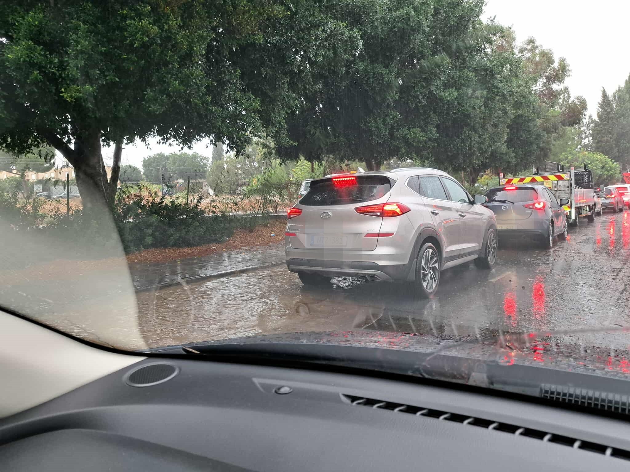 «Άνοιξαν» οι ουρανοί στη Λευκωσία – Βίντεο από τις έντονες βροχοπτώσεις