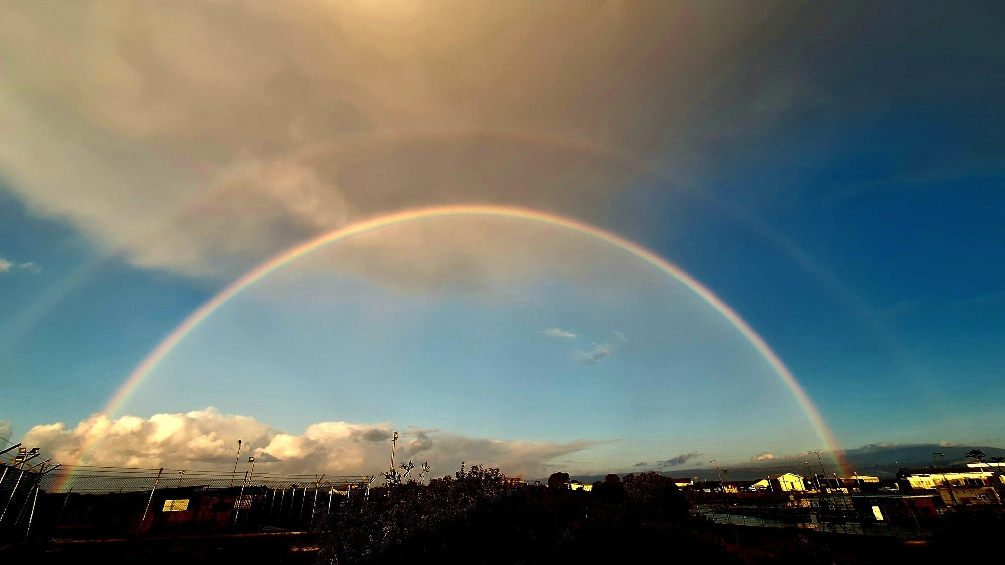 Το εντυπωσιακό διπλό ουράνιο τόξο στο Ακρωτήρι Λεμεσού (pic)