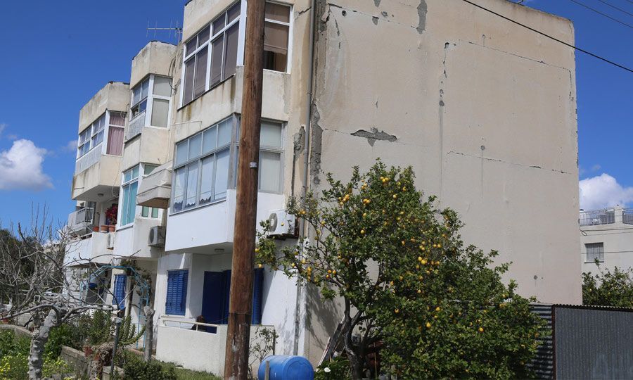 ΦΩΤΟ: Εκκενώθηκε πολυκατοικία στη Λάρνακα - Προσωρινή φιλοξενία σε ενοίκους