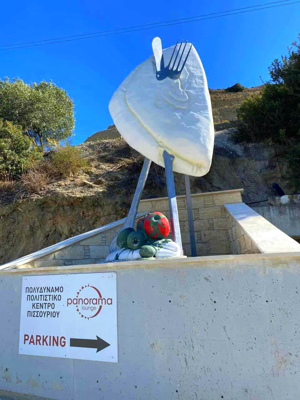 Πισσούρι: Μετά την Πατάτα ήρθε το Χαλλούμι – Το νέο viral Μνημείο